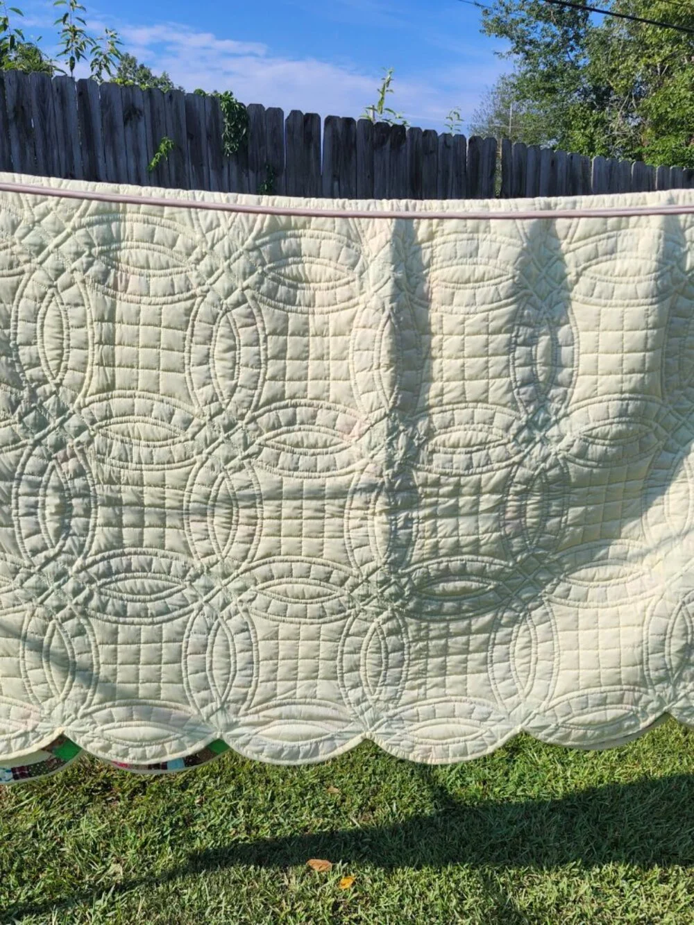 Vintage handmade scalloped double wedding ring quilt  79